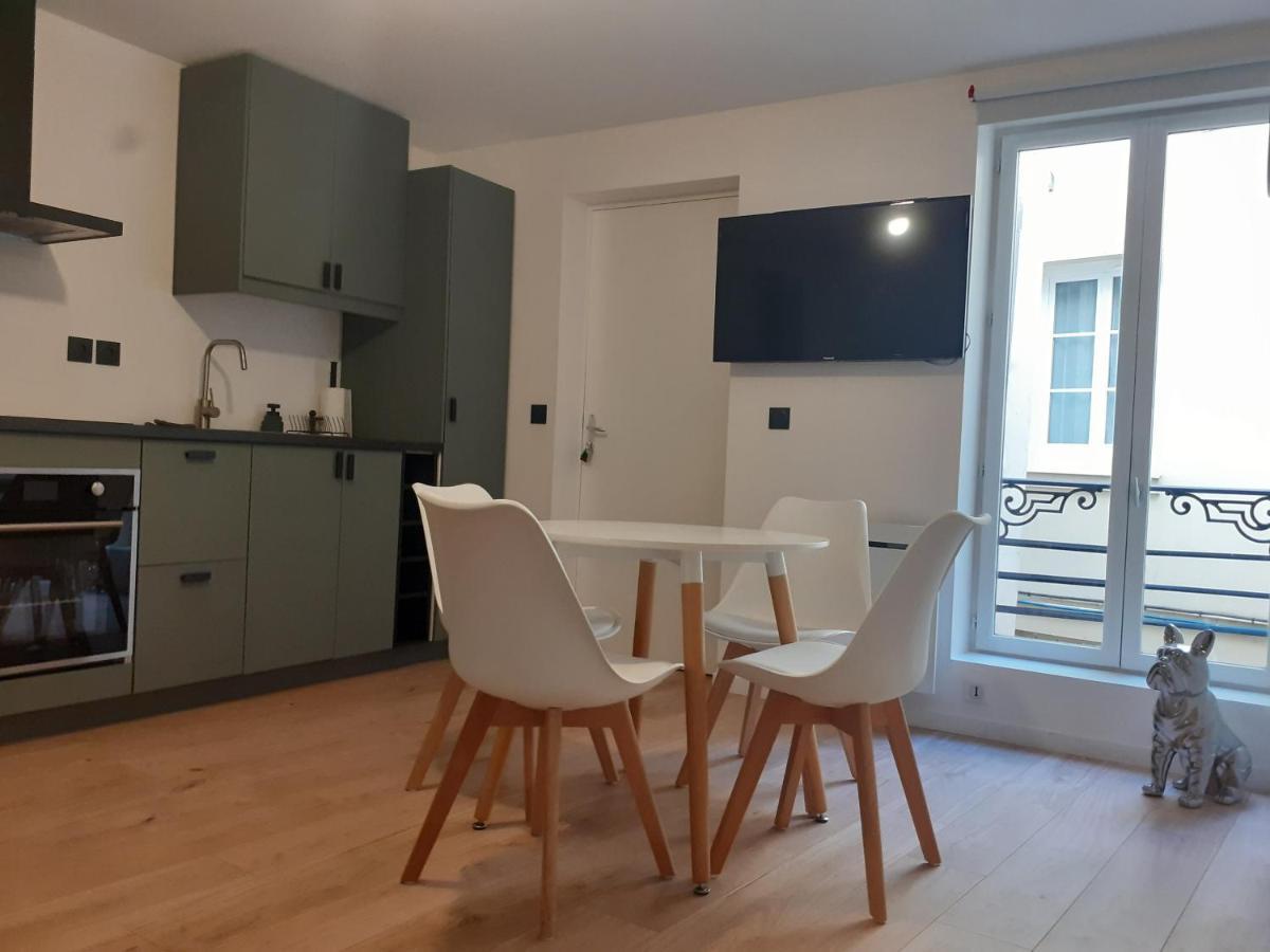 Saint-Germain-En-Laye: Grand Studio En Centre Ville A 2 Minutes Du Rer Exterior photo