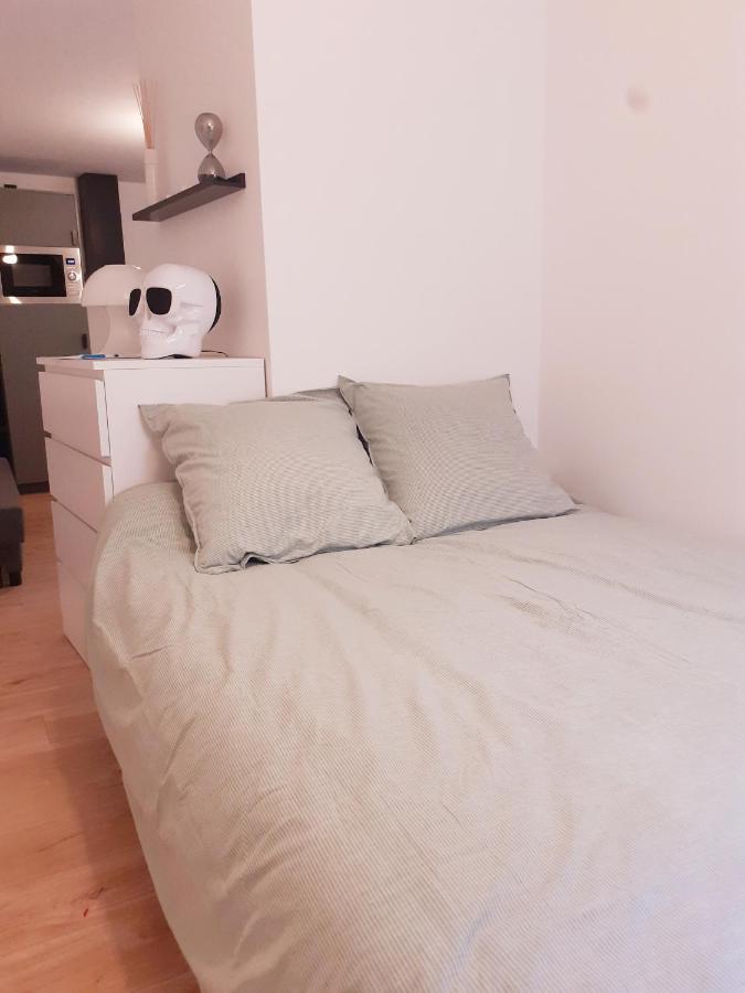 Saint-Germain-En-Laye: Grand Studio En Centre Ville A 2 Minutes Du Rer Exterior photo